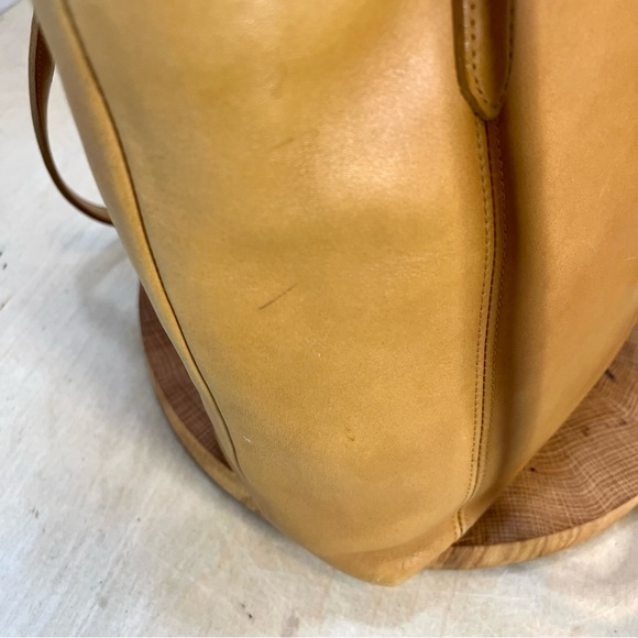 Vintage Coach 9077 Leather Tote – Camel / British Tan - Picture 15 of 16